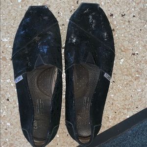 Black w/ airbrush effect slip on shoes